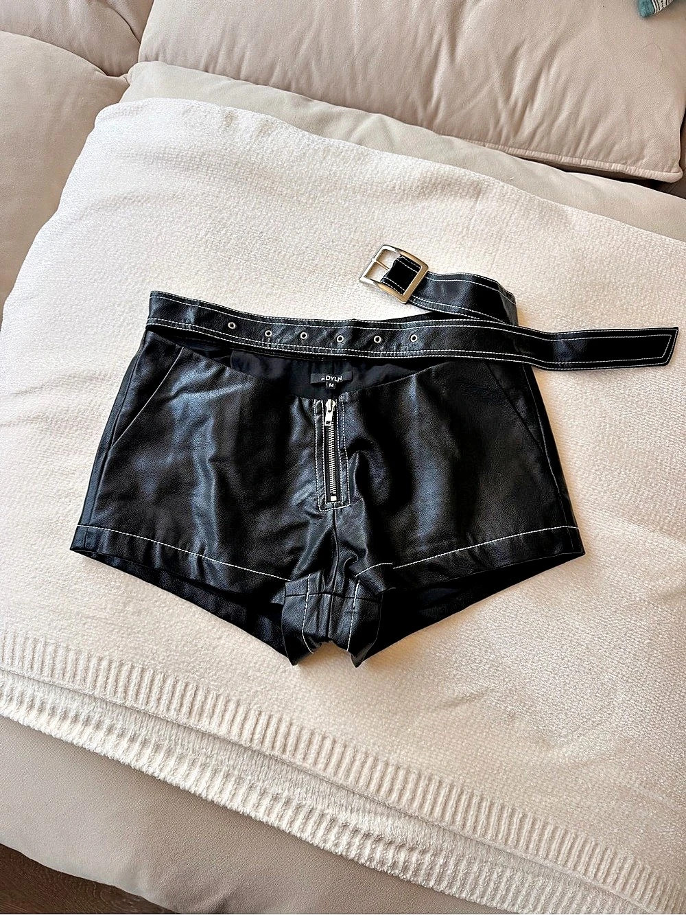 DYLN SULLIVAN MICRO SHORTS IN BLACK
BY.DYLN (Size Medium)